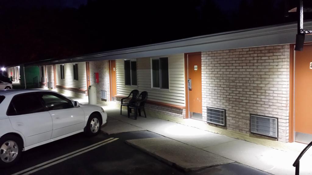 Budget Inn Fairport Exteriör bild