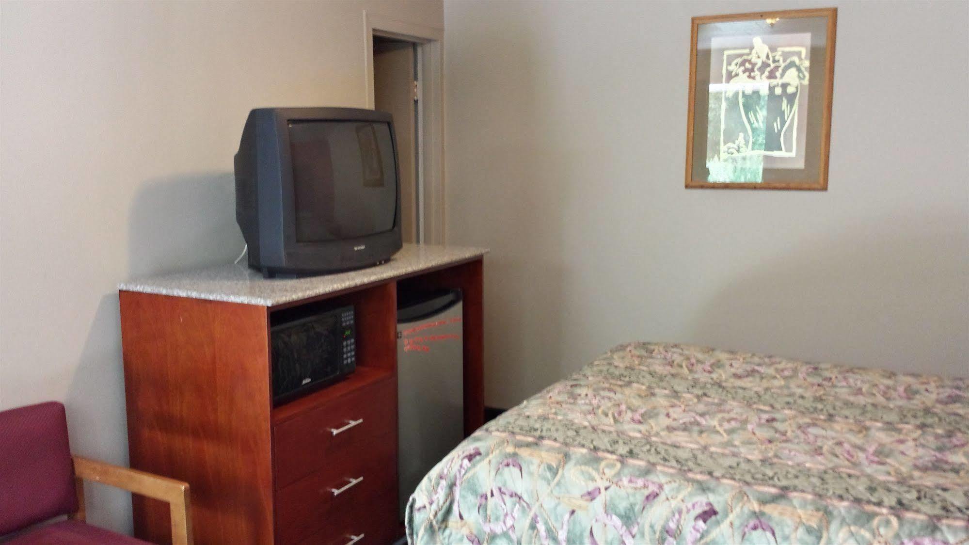 Budget Inn Fairport Exteriör bild